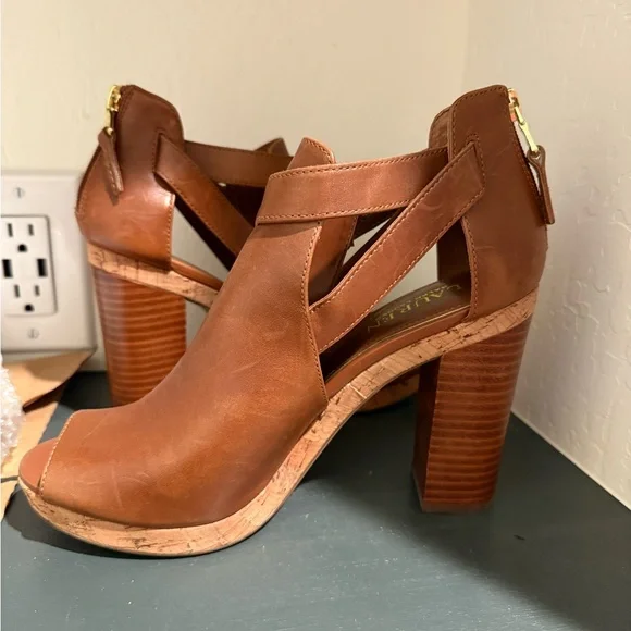 Lauren Ralph Lauren Tan Leather Peep-Toe Heels - Picture 2 of 4